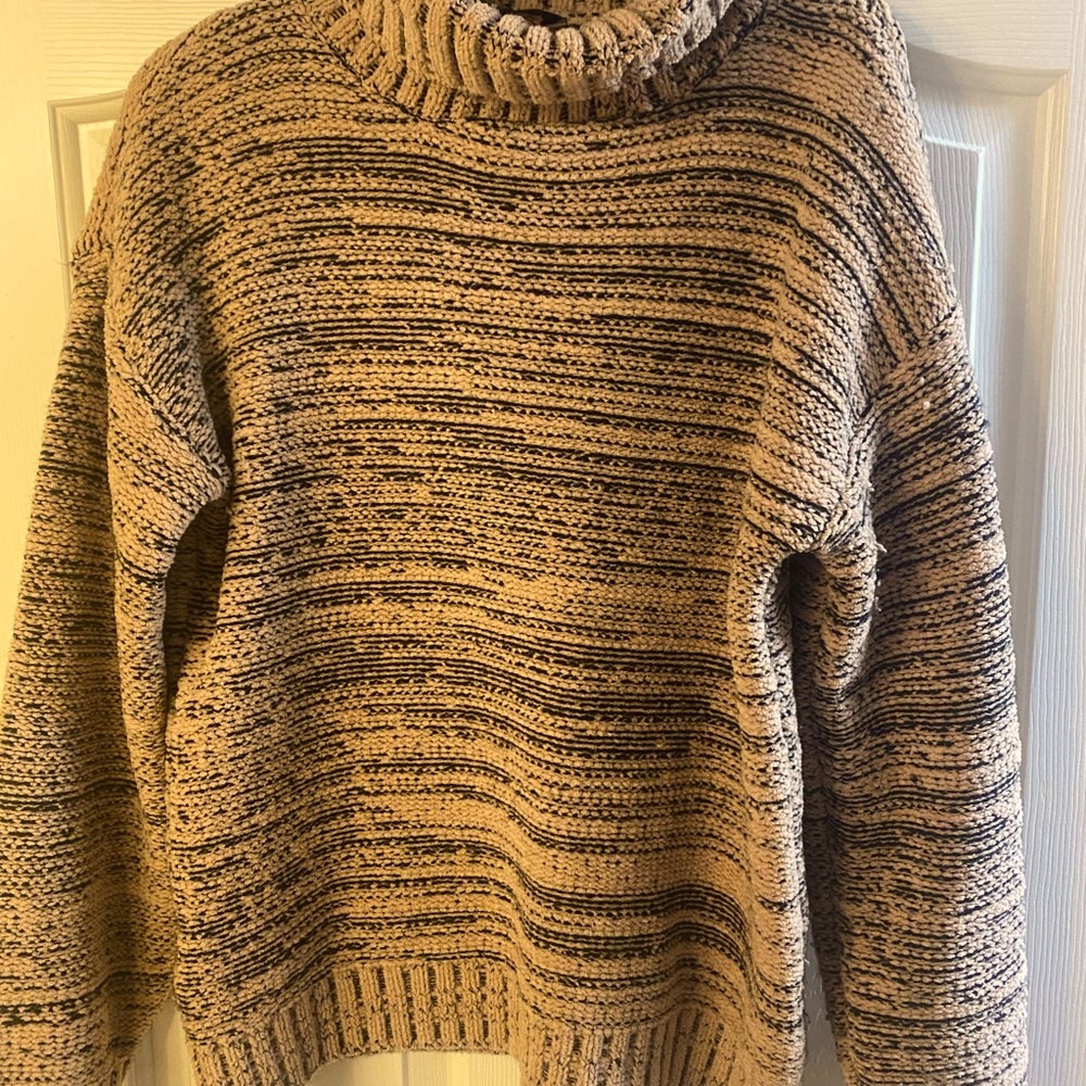 Bcbg sweater (soft)